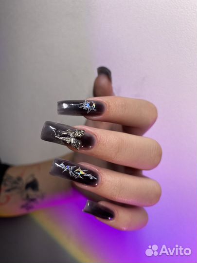 Модель на маникюр