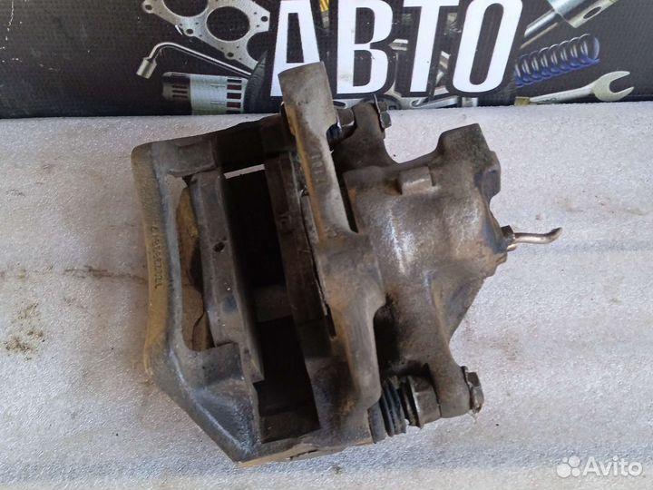 Суппорт передний правый Фольксваген пассат б 5