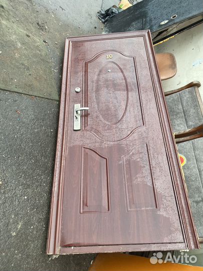 Дверь металлическая китайская с ключом