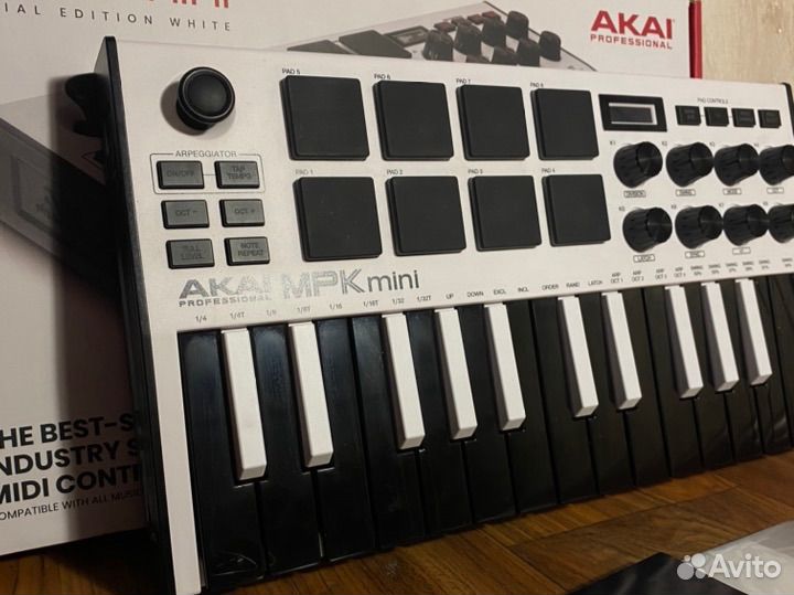 Midi клавиатура akai MPK mini MK3 как новая