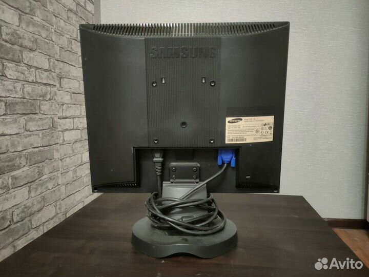 Монитор Samsung SyncMaster 720N