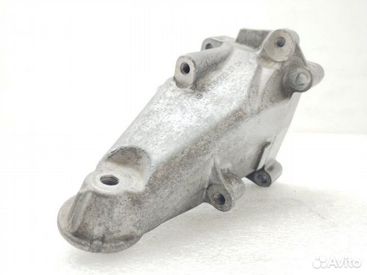 Кронштейн двигателя левый Mercedes-Benz C-Class