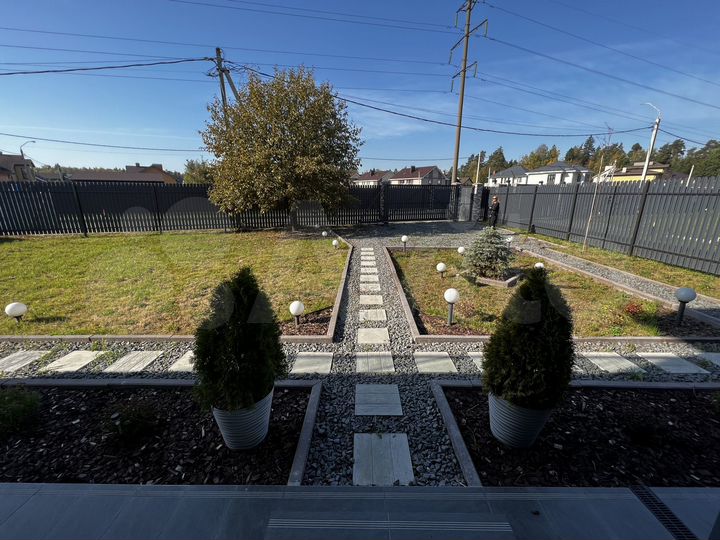 Коттедж 186,6 м² на участке 6,3 сот.