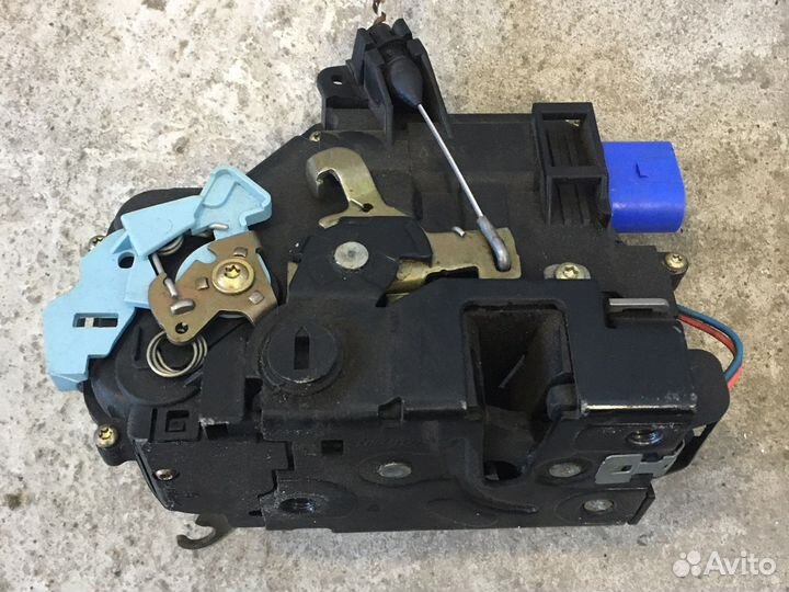 Замок задней левой двери Skoda Octavia A5 (3414)