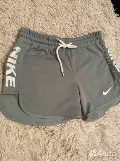 Шорты новые М