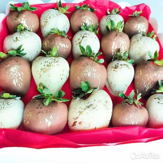 Клубника в шоколаде, блеск золота