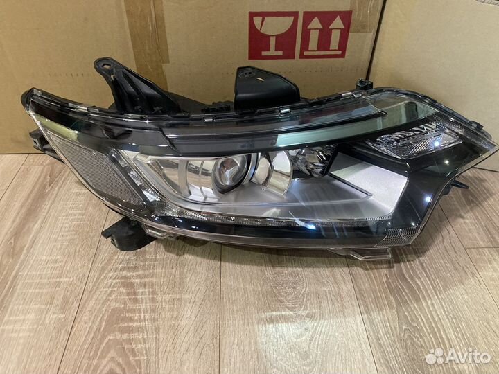 Фара правая mitsubishi outlander 3