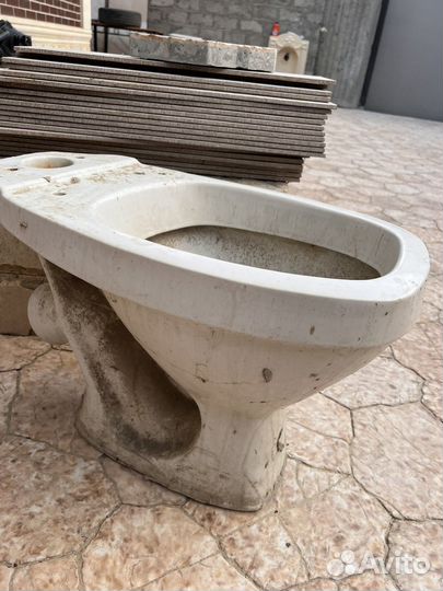 Унитазы и раковина бу