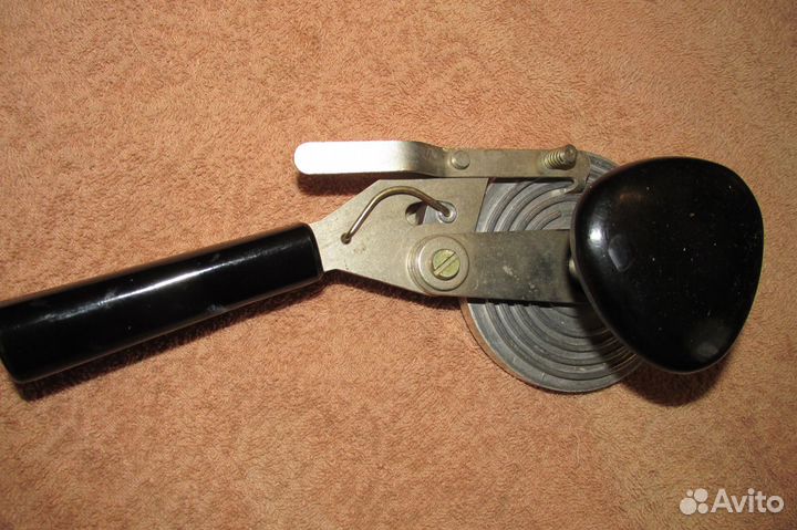 Из СССР закаточные машинки для консервирования