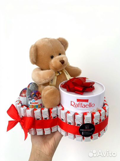 Сладкий подарок на 8 Марта /Торт из Киндера сердце