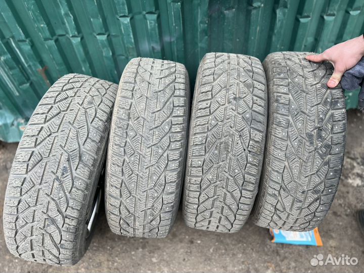 Зимние колеса 225/50 r17