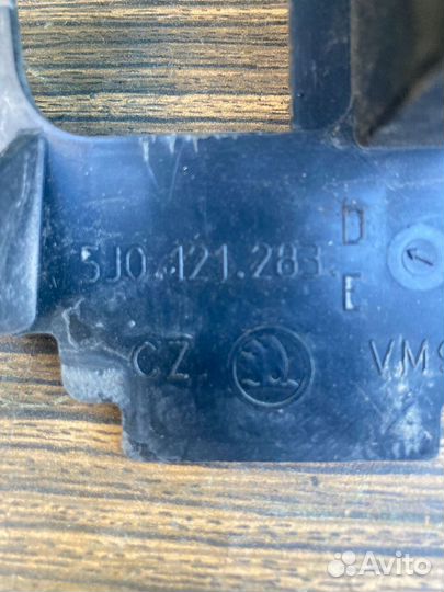 Воздуховод радиатора левый Skoda Fabia 2010г