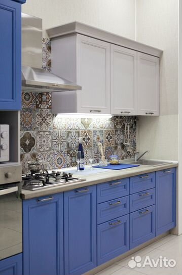 Кухонный гарнитур с витрины Неоклассика