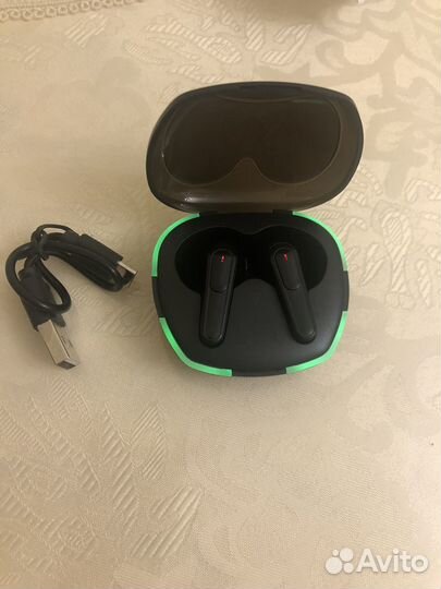 Беспроводные наушники новые