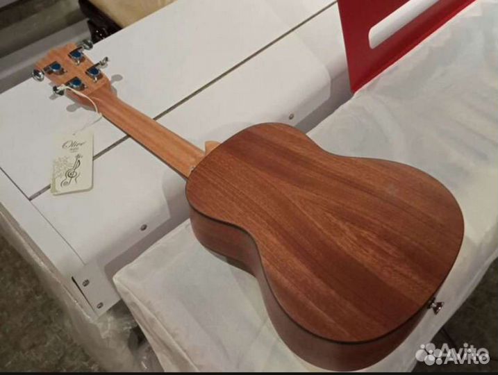 Укулеле Тенор Olive Красное Дерево