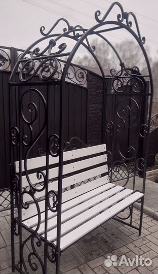 Арка садовая с лавочкой