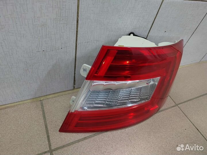 Фонарь задний правый оригинал Skoda Octavia A7