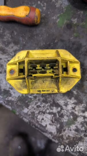 Резистор отопителя Audi 100c3 443959127C