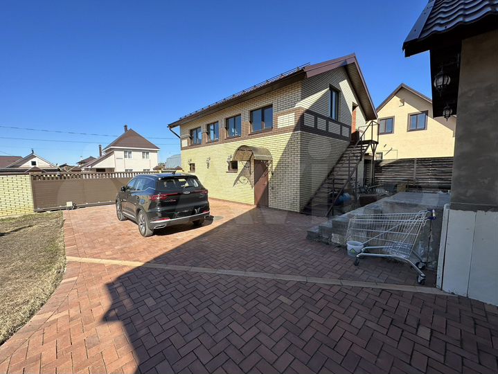 Дом 240 м² на участке 12 сот.