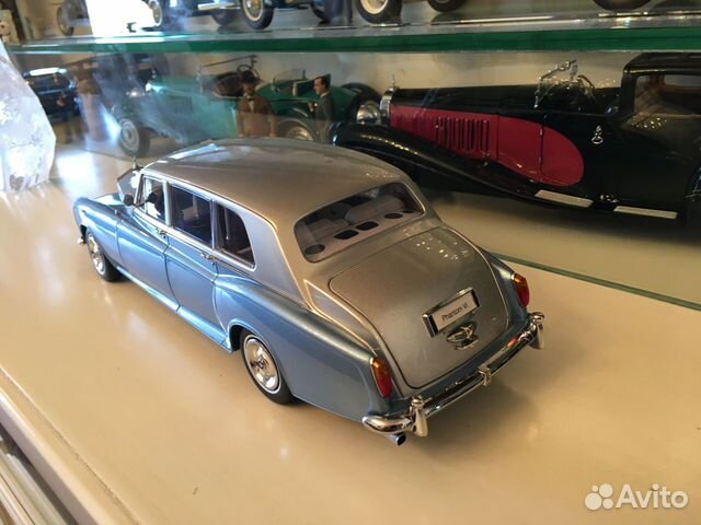 Модель автомобиля 1/18 Rolls Royce Phantom