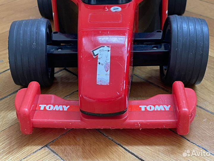 Машинка на пульте управления Tomy