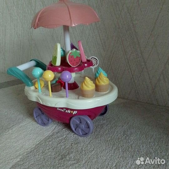 Тележка со сладостями