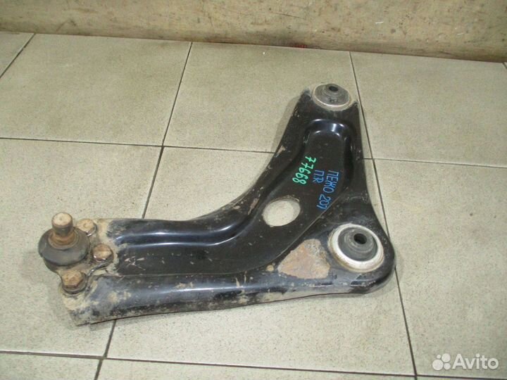 Рычаг передний правый Peugeot 207