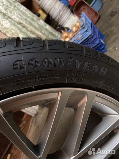 Goodyear UltraGrip Ice 275/40 R20 106T