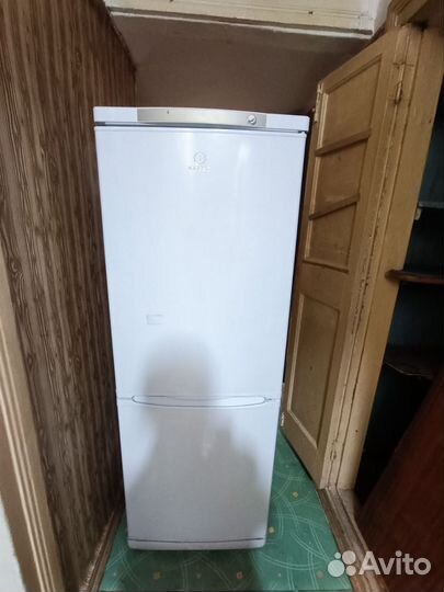 Холодильник indesit