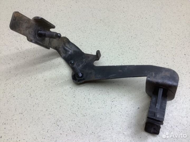 Кронштейн (сопут. товар) Renault Megane 3 K9K834