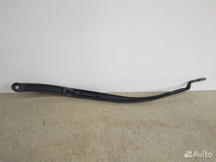 Поводок стеклоочистителя передний правый Hyundai S