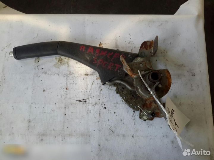 Рычаг стояночного тормоза Mitsubishi Pajero Monter