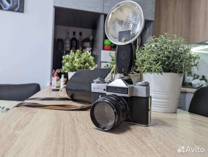 Фотоаппарат Зенит Е, Объектив Гелиос 44-2