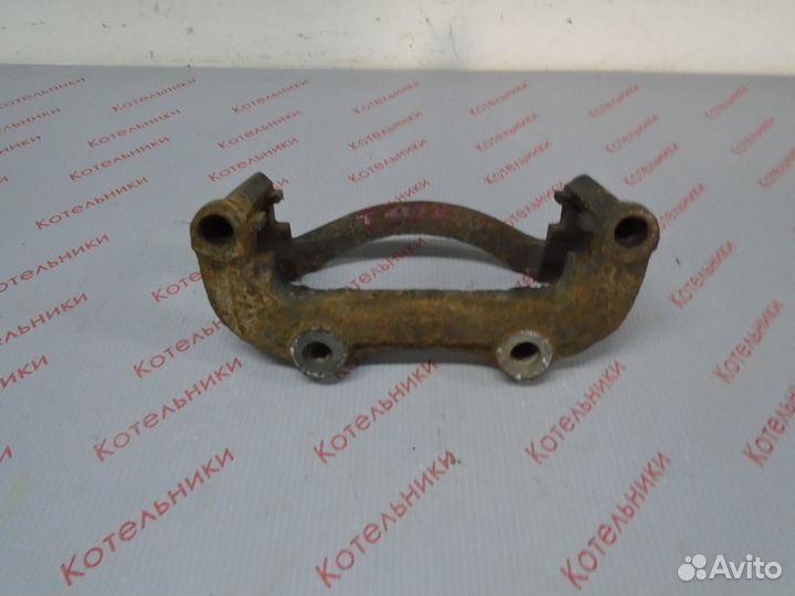 Nissan 41011-8H300 Скоба суппорта левого