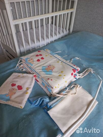 Детская кроватка с продольным маятником