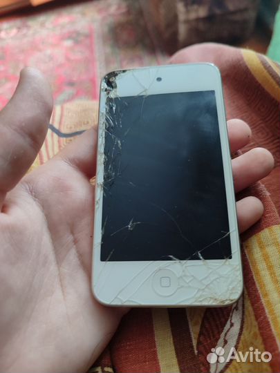 Плеер iPod touch 4
