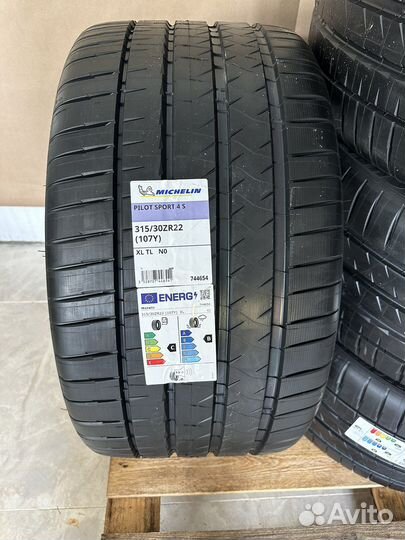 Michelin Pilot Sport 4 S 315/30 R22 и 285/35 R22 107Y