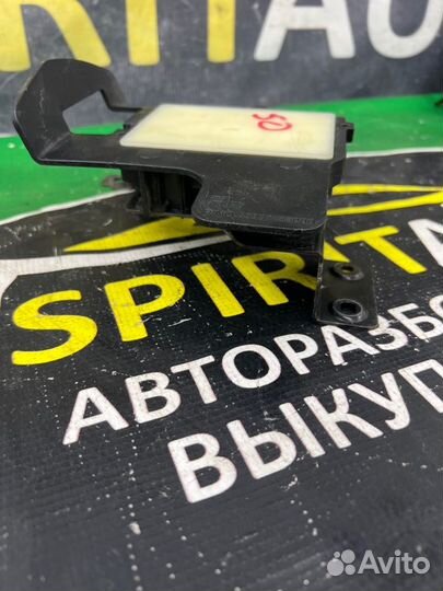 Датчик слепых зон правый Kia Stinger 1 2017-2023