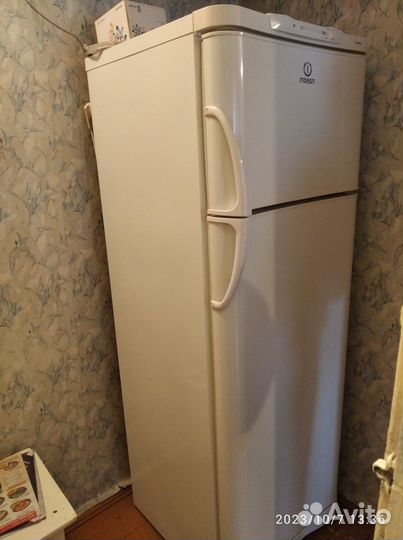 Холодильник Indesit