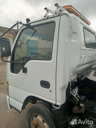Isuzu NQR75, 2008