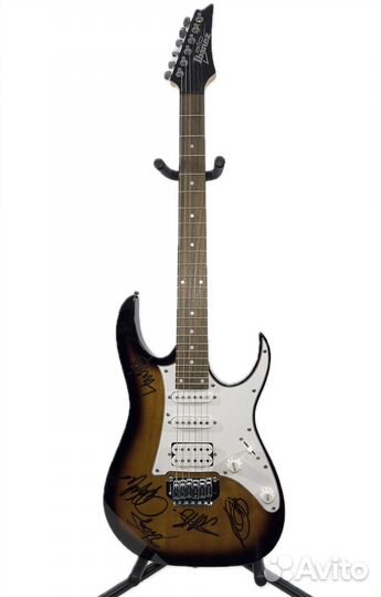 Автограф С.Чигракова и «Чиж & Co» на гитаре