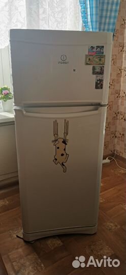 Холодильник indesit