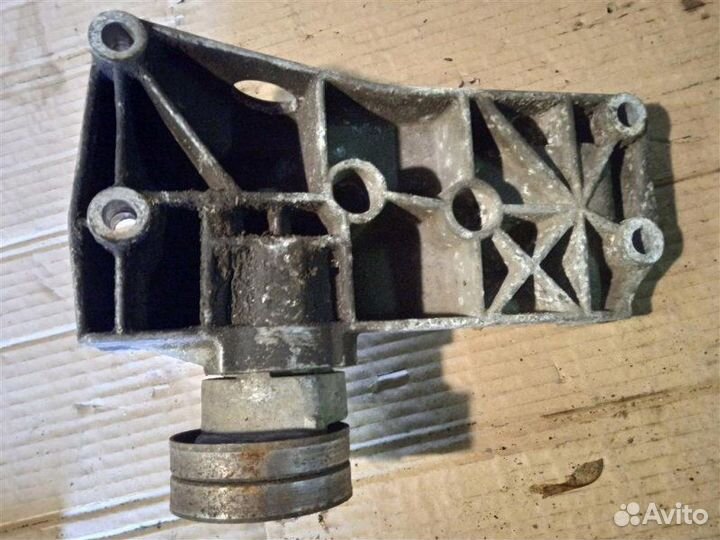 Кронштейн генератора Vw Golf Iv/Bora 1997-2005