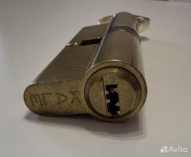 Замок дверной