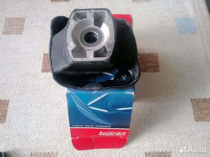 Подушка двигателя