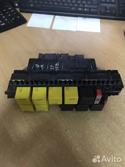 Мерседес 220 блок SAM передний левый