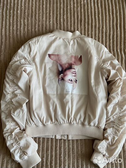 Куртка H&M Ariana Grande мерч