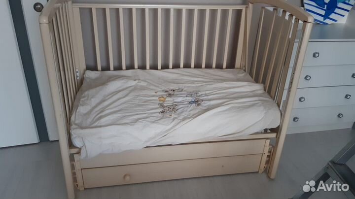 Детская кроватка + матрас + одеяло + пост. белье