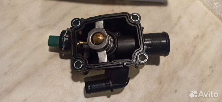 Термостат в корпусе Пежо Ситроен