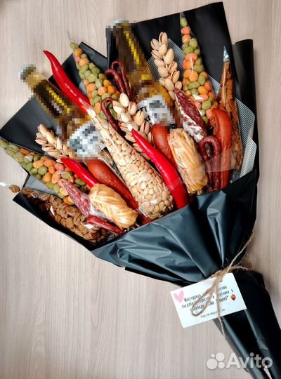 Мужской букет из колбасы, сыра, снеков